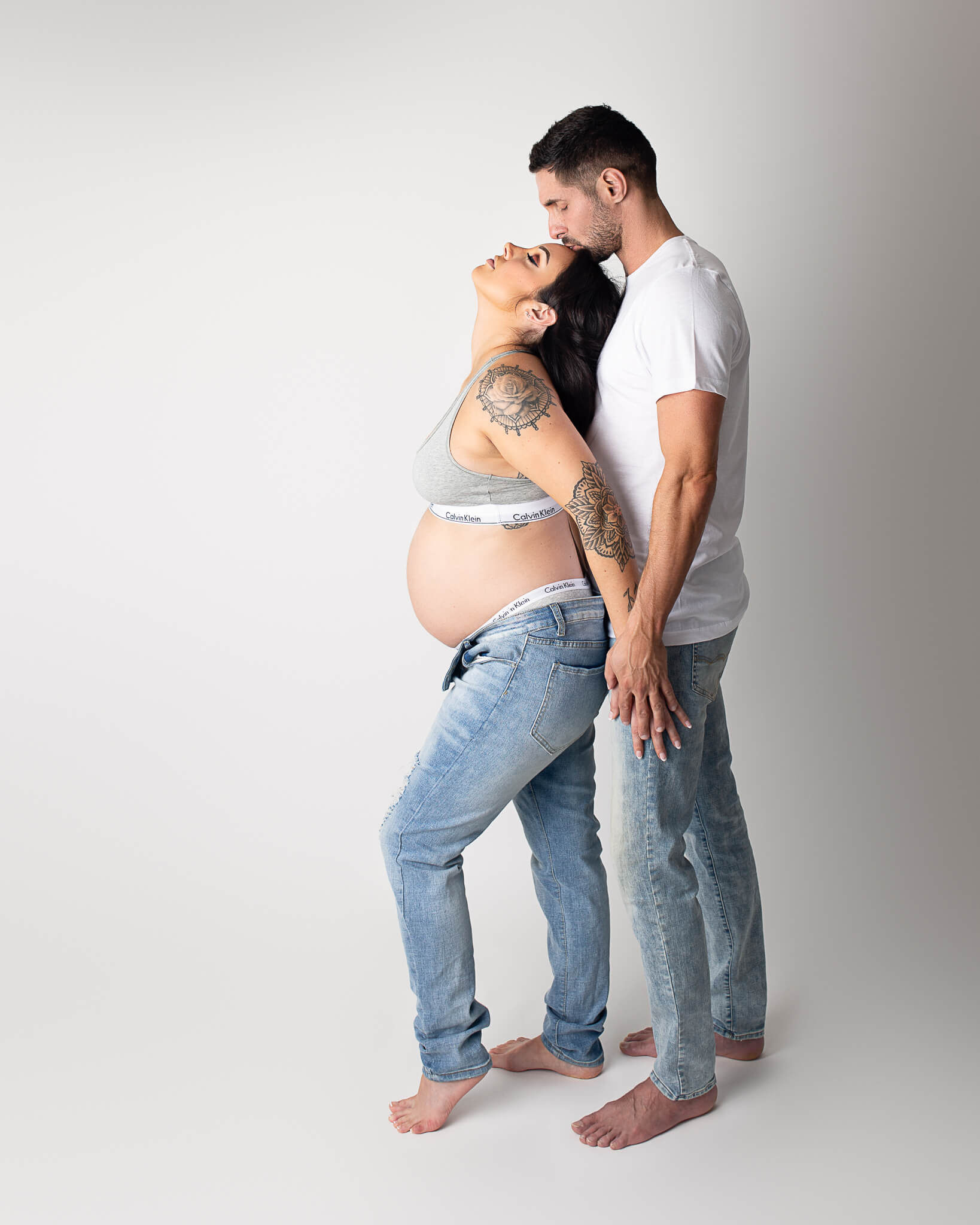Hyperemesis Gravidarum in blog photo of pregnant mom and father holding hands and kissing forehead