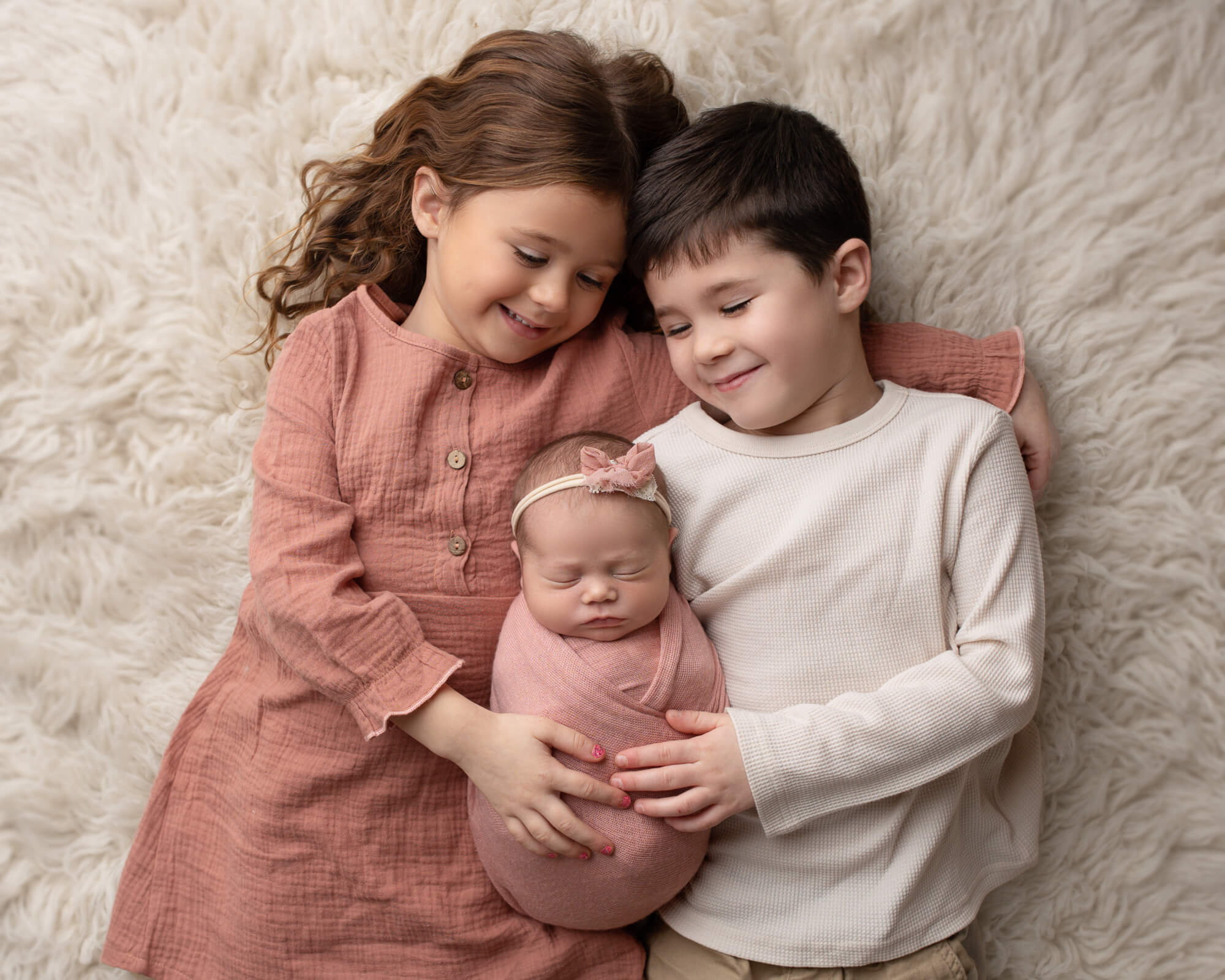 newborn family photographer in Cleveland OH