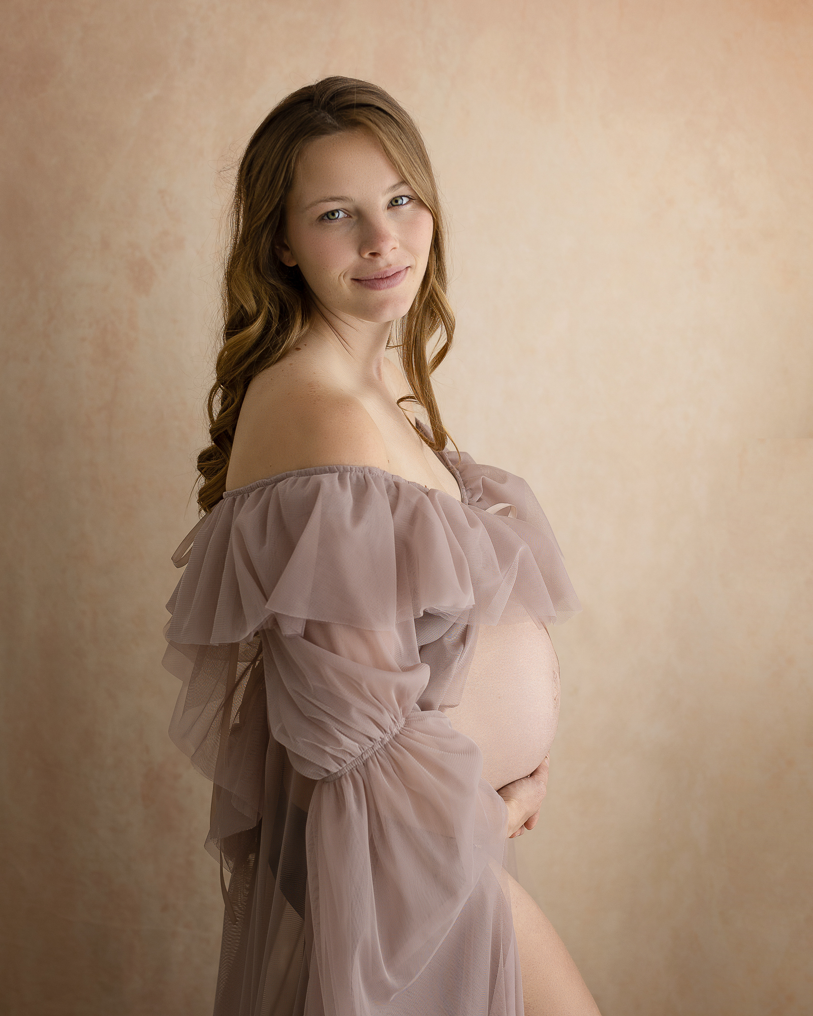 • akron ohio maternity photographer studio session