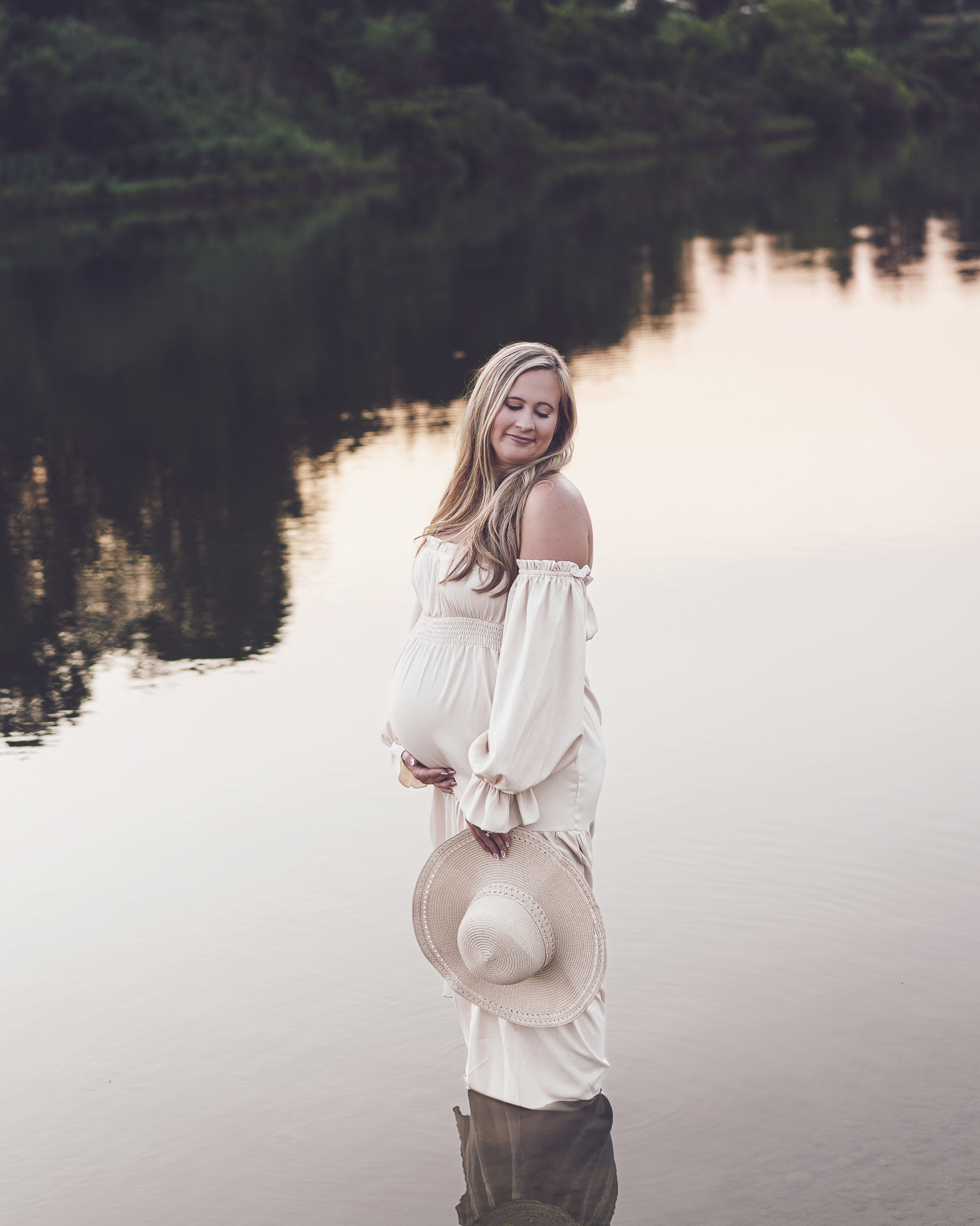 beautiful maternity portrait near akron ohio