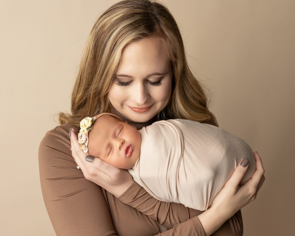 newborn photographer Akron Ohio posed newborn session